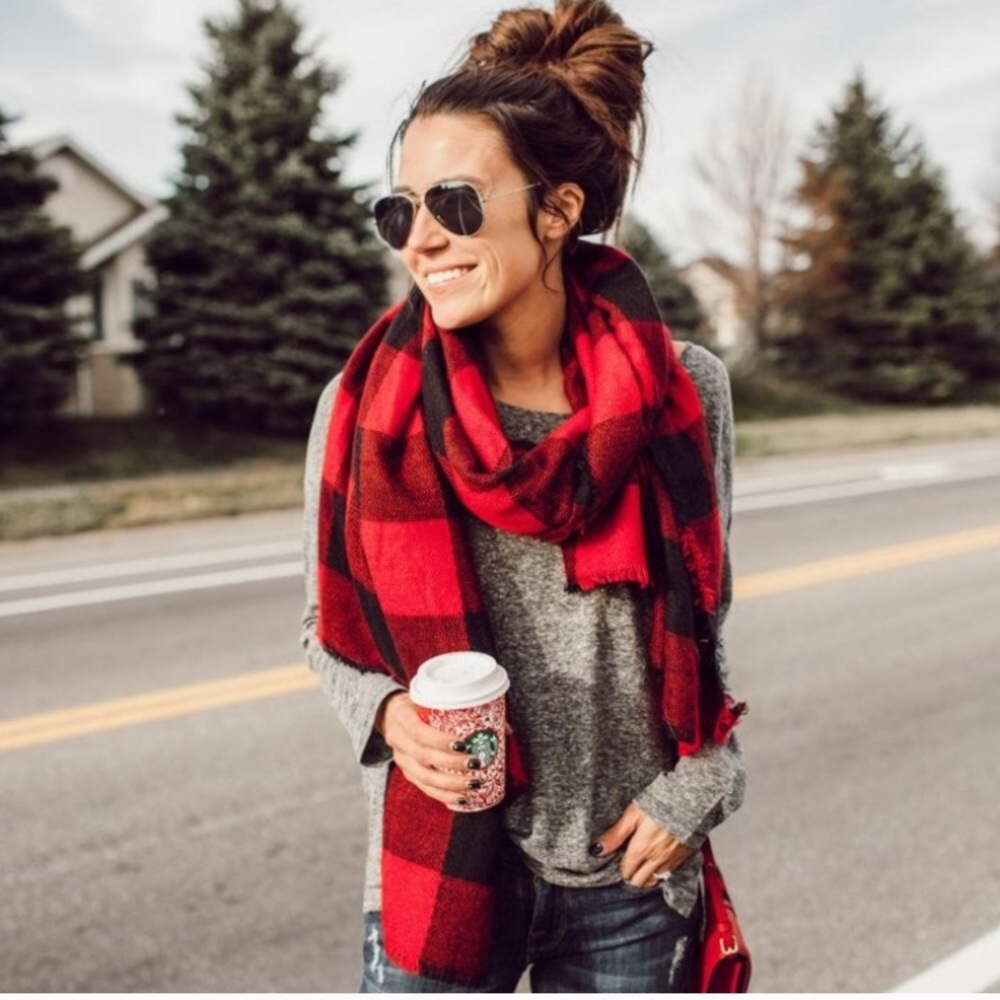‘BELLTOWN’ Buffalo Plaid Print Blanket Scarf - Picture 2 of 6